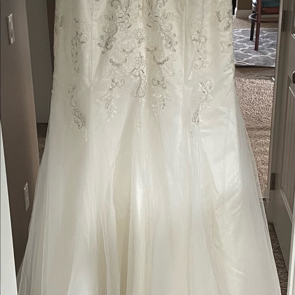 Essence of Australia Size 10 - Picture 5 of 11